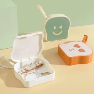 Hộp cất phụ kiện dây chuyền, đồng hồ hình bánh mì biểu cảm đáng yêu 9x3x10cm
